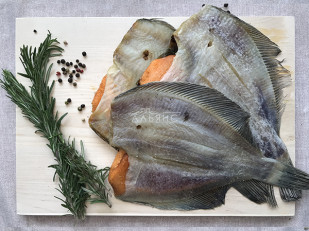 Индейка вяленая (строганина): Камбала камчатская вяленая с икрой