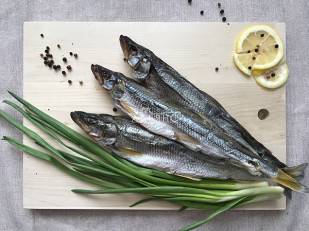 Индейка вяленая (строганина): Корюшка вяленая с икрой