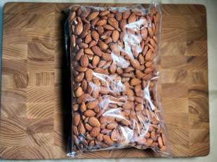 Рыбные снеки: Миндаль копченый