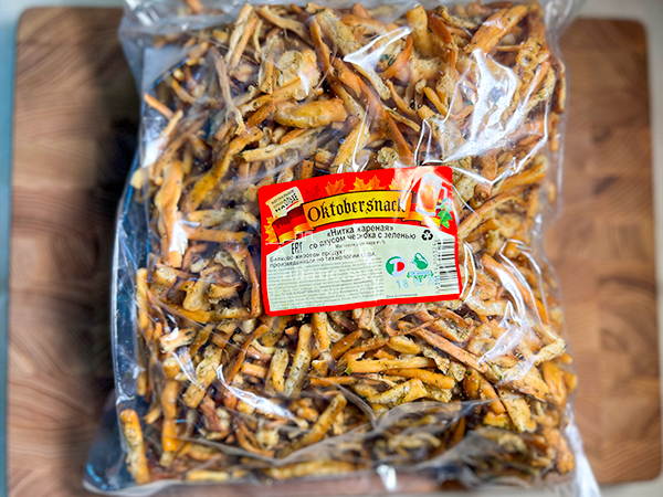 Нитка ЖАРЕНАЯ "Чеснок с зеленью" Oktobersnack 1 кг (сырный продукт) в Махачкале