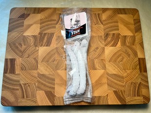 Ухо целое с красным перцем (150 гр.): Колбаски сыровяленые Mini Fuet 