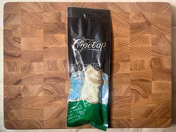 Сыр 100 гр ГОРНЫЙ СЫРОВАР (Косичка с укропом и чесноком) в Махачкале